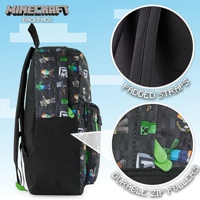 Mochila Minecraft com padrão pixelizado e detalhes em verde