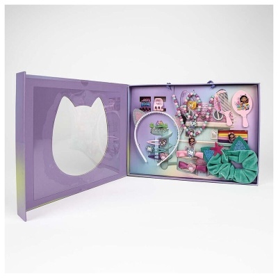 Conjunto infantil de acessórios variados numa caixa lilás