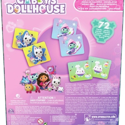 Embalagem do jogo de cartas Gabby's Dollhouse para jogo da memória com várias ilustrações coloridas de personagens.