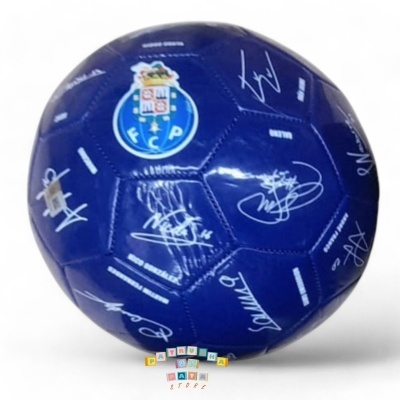 Bola de futebol azul do FC Porto com assinaturas brancas
