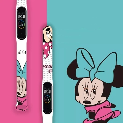 Pulseira de relógio inteligente branca com design da Minnie, mostrador digital e fundo colorido