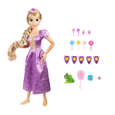 Boneca com vestido roxo e acessórios para cabelo coloridos