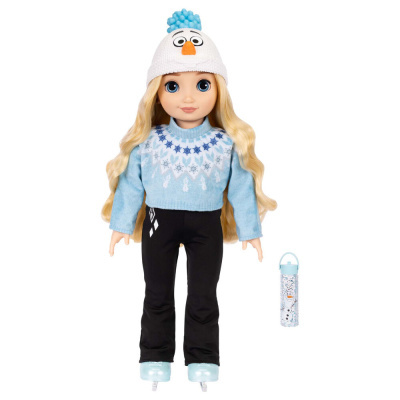 Boneca vestida com camisola azul, calças pretas, botas azuis e gorro branco com rosto de boneco de neve, com garrafa decorativa ao lado