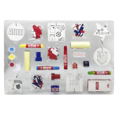 Material escolar ATLETI com marcadores, tintas e peças de puzzle