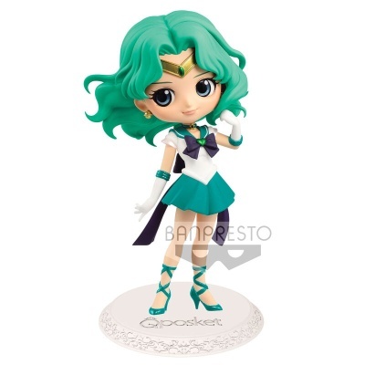 Figura colecionável Qposket da personagem Sailor Neptune em verde e branco