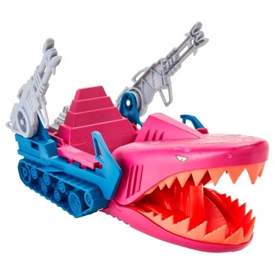 Brinquedo infantil tubarão cor-de-rosa com lagartas azuis e armas cinzentas