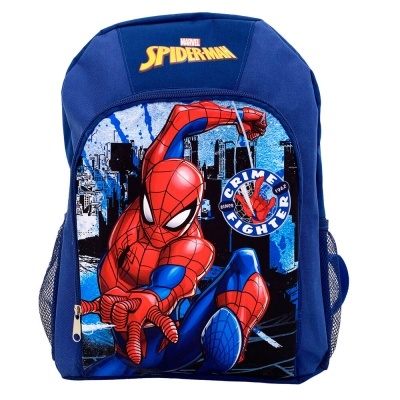 Mochila azul com estampa do Homem-Aranha e textos 'MARVEL SPIDERMAN' e 'CRIME FIGHTER'.