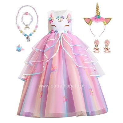 Vestido longo infantil multicor com acessórios de unicórnio em tons pastel