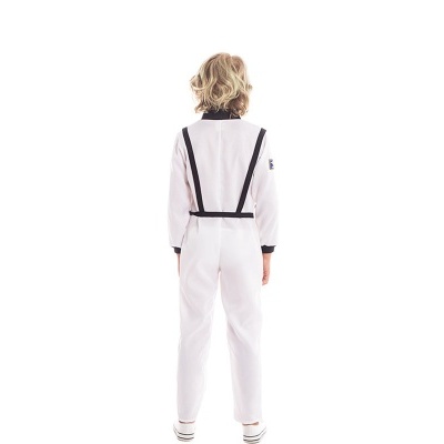 Macacão branco com tiras pretas visto de costas