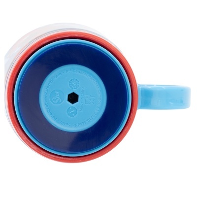 Caneca térmica azul com tampa e anel coloridos vista de cima