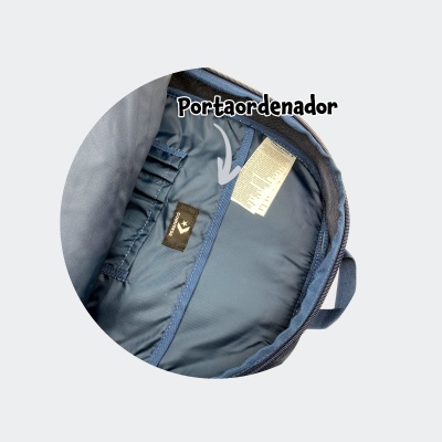 Interior de mochila azul com compartimento para computador portátil
