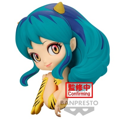Figurine de personagem com cabelo azul e padrão de riscas amarelas e pretas