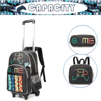 Mochila preta com rodas e estampa colorida de comando de videojogo e palavra GAME