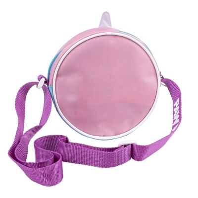 Mala redonda cor-de-rosa com alça roxa e fecho azul