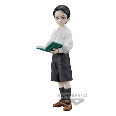 Figura colecionável de personagem com camisa branca e livro verde