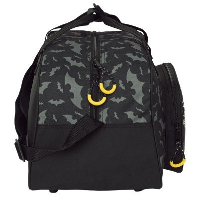 Mala de viagem preta com padrão de morcegos e puxadores amarelos