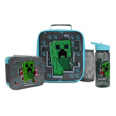 Conjunto de mochila, lancheira e garrafa com tema Minecraft Creeper em cinza escuro e azul claro.