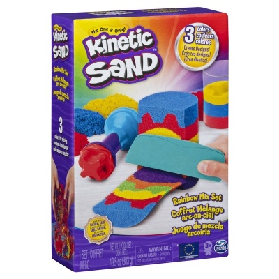 Caixa de Kinetic Sand com três cores de areia cinética e moldes de plástico