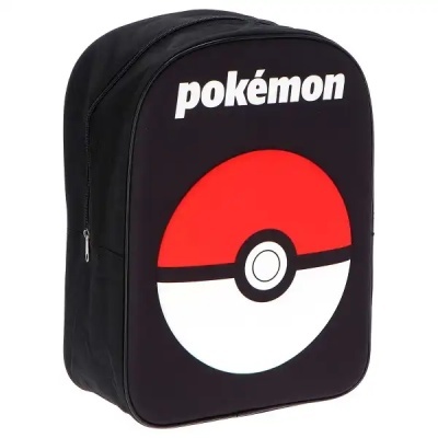 Mochila preta com estampa de Pokébola e texto Pokémon
