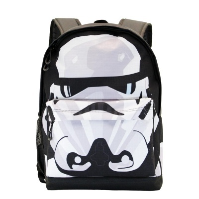 Mochila preta e branca com estampa de capacete Stormtrooper