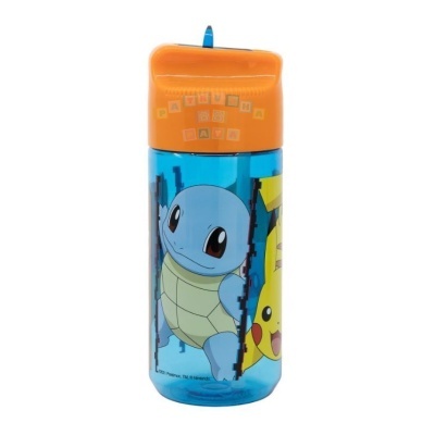 Garrafa azul com tampa laranja e personagens Pokémon Squirtle e Pikachu