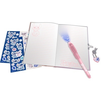 Caderno aberto com caneta rosa e folhas de autocolantes do Stitch