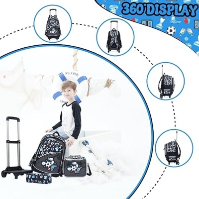 Mochila e bolsas pretas com desenhos coloridos em ambiente branco com criança e decoração náutica