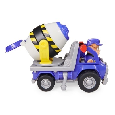 Carrinha de betoneira azul de brinquedo com figura de trabalhador e riscas amarelas e pretas no tambor