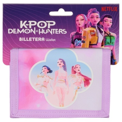 Carteira K-POP Demon Hunters lilás com personagens animadas e embalagem roxa.