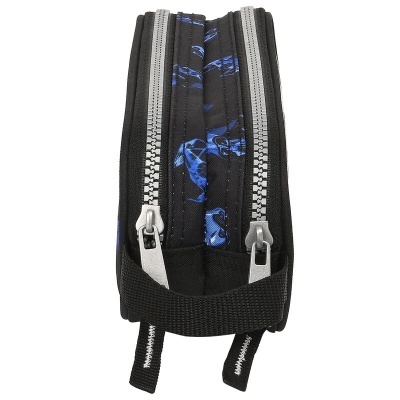 Estojo escolar preto com padrão azul e dois fechos de correr prateados