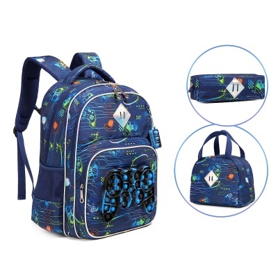 Mochila azul com padrão tecnológico, bolsa e estojo combinando