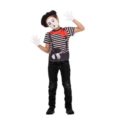 Criança fantasiada de mímico com roupa às riscas, boina preta e rosto pintado