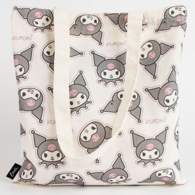 Saco de tecido branco com padrão de personagens Kuromi e alças brancas