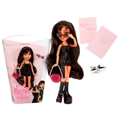 Boneca Bratz Kylie com vestido preto e acessórios rosa e prata