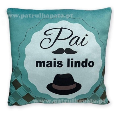 Almofada azul com texto 'Pai mais lindo' e desenhos de bigode e chapéu