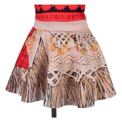 Saia feminina colorida com padrão misto e detalhes em vermelho