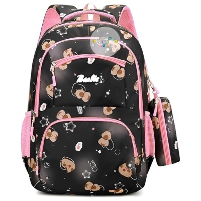 Mochila preta com padrão de ursos e detalhes em rosa