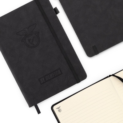 Cadernos pretos com logótipo SL BENFICA e páginas pautadas