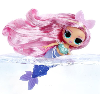 Boneca sereia com cabelo rosa comprido e brilhante na água