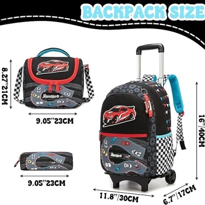 Conjunto escolar com mochila de carrinho, mochila pequena e estojo com padrão de carro vermelho e xadrez preto e branco.