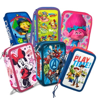 Conjunto colorido de necessárias escolares infantis com personagens de desenhos animados