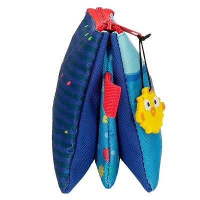 Estojo azul com três compartimentos e pendente amarelo em forma de sol