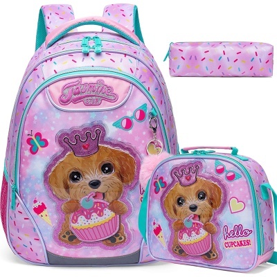 Conjunto escolar rosa e lilás com padrão de confetes e imagem de cão com cupcake