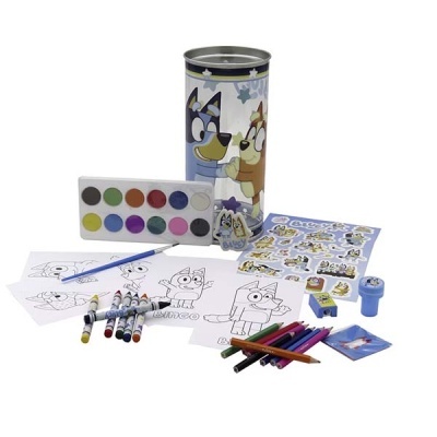 Conjunto de materiais artísticos para crianças com personagens de desenho animado