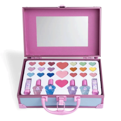 Estojo de maquilhagem rosa e azul com sombras em forma de coração, vernizes e espelho