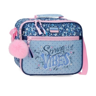 Mala azul clara e escura com padrão floral e pompom cor-de-rosa