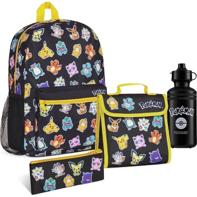 Conjunto Pokémon com mochila, lancheira, estojo e garrafa de cor preta com estampas coloridas de personagens Pokémon