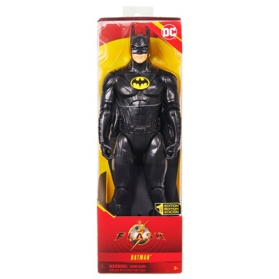 Boneco de ação Batman preto em embalagem vermelha e amarela