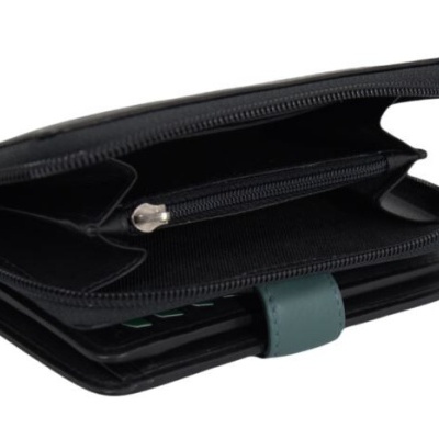 Carteira feminina preta com fecho e divisórias internas