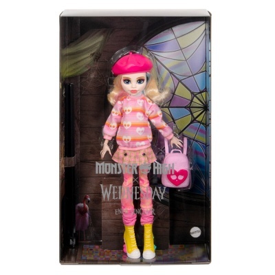 Boneca Monster High Wednesday Energy Mode com roupa rosa e botas amarelas em embalagem